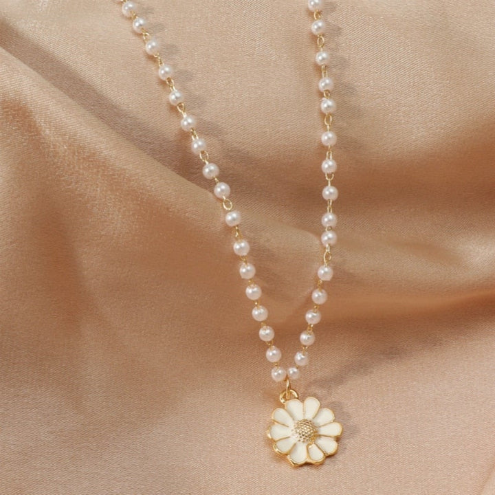 Pearl Daisy Pendant Necklace