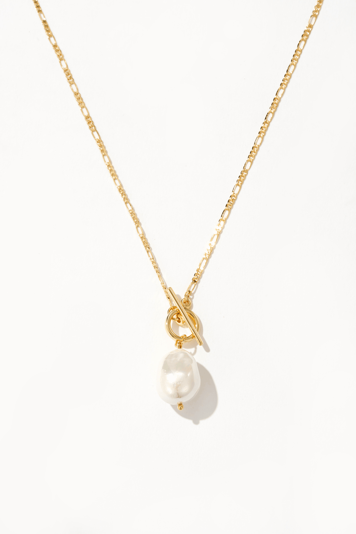 Elegant Golden Pearl Necklace